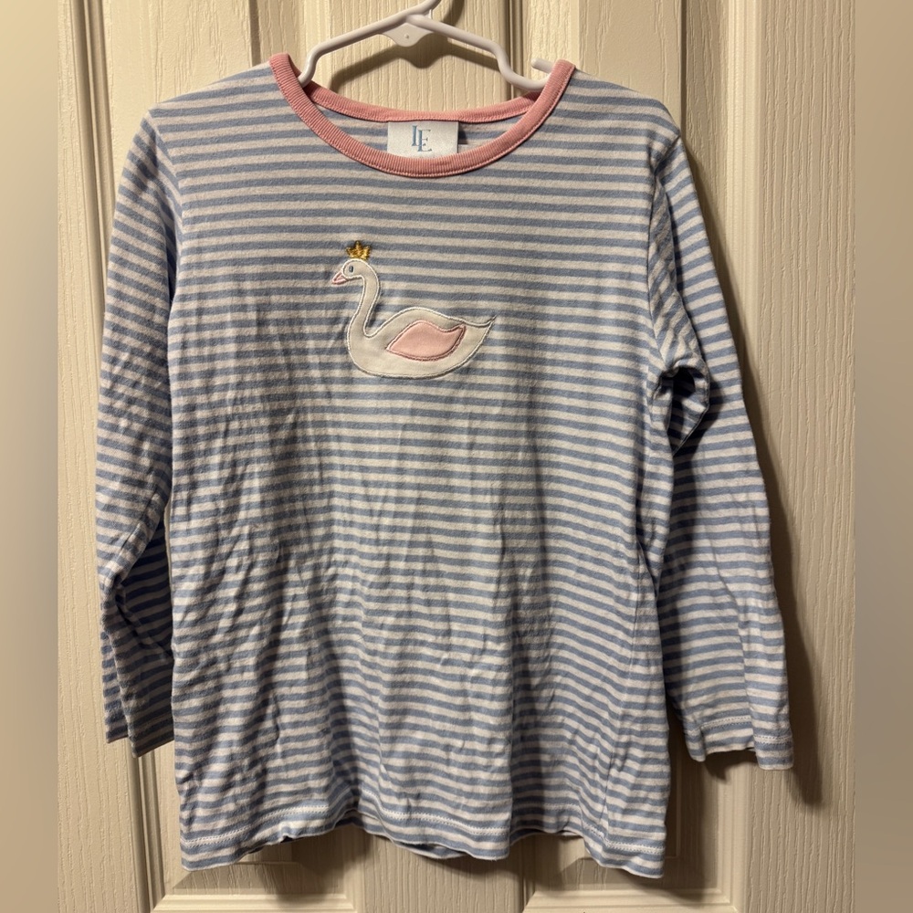 Little English LS Swan appliqué shirt, size 6